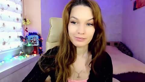 Snapshot of itslunaday chatting on 12.18.24 itslunaday online show from 12.18.24