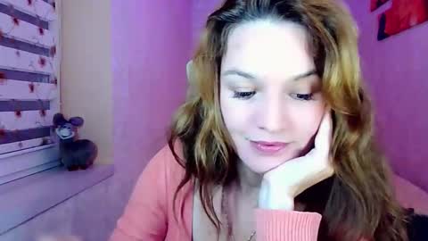 Snapshot of itslunaday chatting on 10.03.25 itslunaday online show from 10.03.25