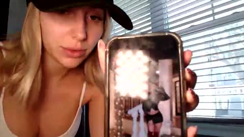 Snapshot of itsmealexisrae chatting on 11.24.25 Alexis Rae online show from 11.24.25