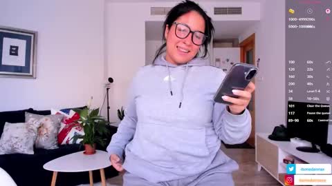 Itsmedannax   online show from 11.14.25