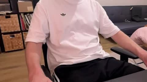 Snapshot of itsthat chatting on 04.08.26 itsthat online show from 04.08.26