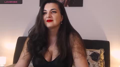 Snapshot of itsyourlady chatting on 01.11.25 Melissa Khaan online show from 01.11.25