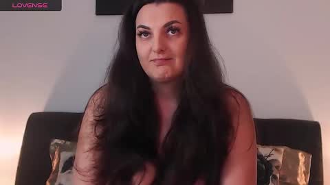 Snapshot of itsyourlady chatting on 02.12.25 Melissa Khaan online show from 02.12.25