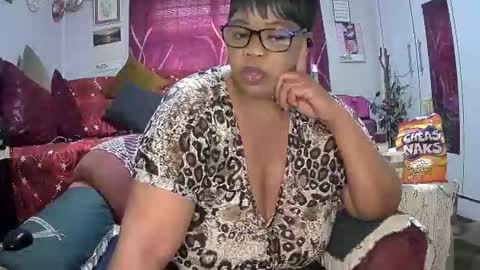 itumeleng74 online show from 10.12.25