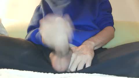 Snapshot of iuuuf2 chatting on 12.27.24 Iuuuf2 or Samel online show from 12.27.24