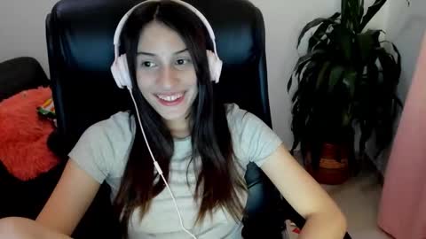 Snapshot of ivanna_essis chatting on 10.15.25 ivanna_essis online show from 10.15.25