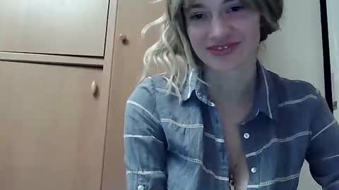 Snapshot of ivetta911 chatting on 12.21.25 ivetta911 online show from 12.21.25