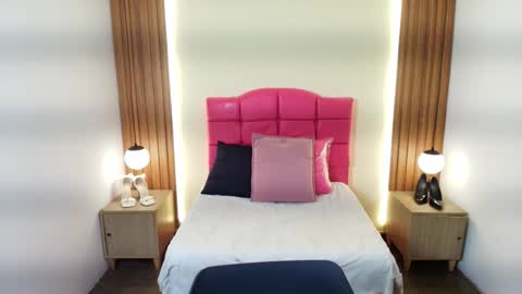 I V O N N E R O S S online show from 02.25.26