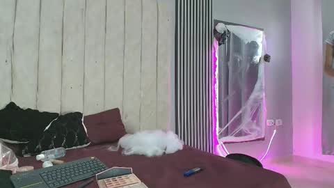 Snapshot of ivy_and_joseph chatting on 10.08.25 ivy_and_joseph online show from 10.08.25