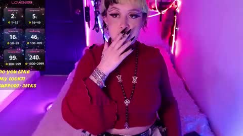 Snapshot of ivy_rosse chatting on 10.24.25 You can find more of me here online show from 10.24.25