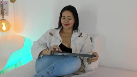 Ivy  online show from 11.06.25