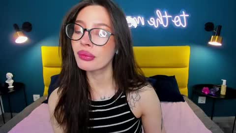 Snapshot of ivydainty chatting on 04.26.26 Ivy online show from 04.26.26