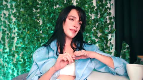 Snapshot of ivyjonson chatting on 12.15.24 Miss Ivy online show from 12.15.24