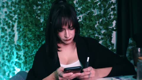 Snapshot of ivyjonson chatting on 12.21.24 Miss Ivy online show from 12.21.24