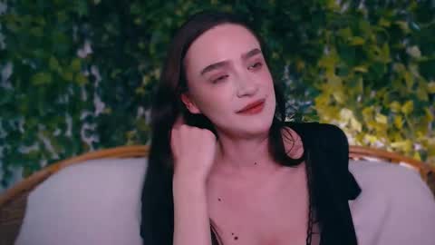 Snapshot of ivyjonson chatting on 11.22.25 Miss Ivy online show from 11.22.25