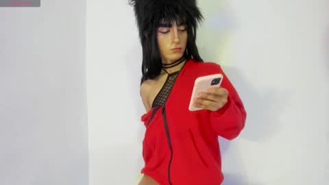 Snapshot of ivymilleer chatting on 12.17.25 ivymilleer online show from 12.17.25