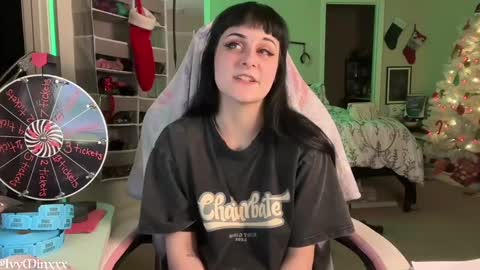 Snapshot of ivyminxxx chatting on 12.13.24 Ivy Minxxx online show from 12.13.24