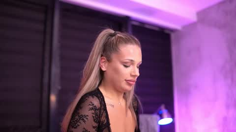 IvyRowa online show from 02.11.25