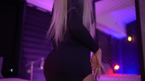 IvyRowa online show from 09.08.25