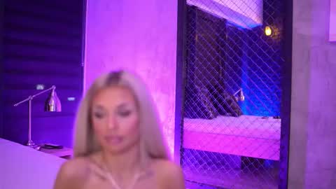 IvyRowa online show from 10.05.25