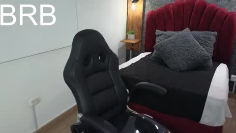 Snapshot of ivyrush09 chatting on 10.15.25 ivyrush09 online show from 10.15.25