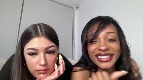 ivyskye_ online show from 05.04.26