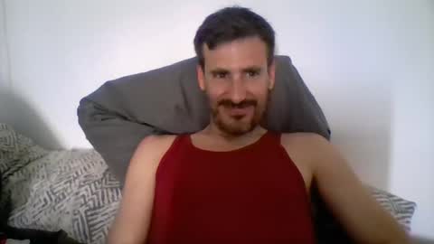 Snapshot of iyoperro chatting on 05.12.26 Casandro online show from 05.12.26