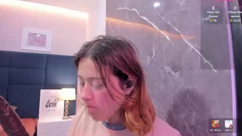 Snapshot of iza_grey chatting on 07.11.26 Isa online show from 07.11.26