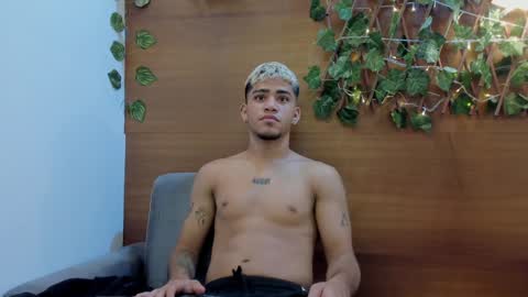 izaack online show from 01.27.25