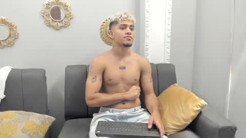 izaack online show from 02.01.25