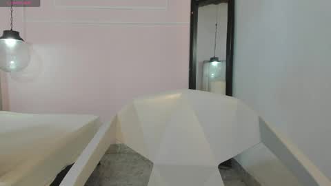 izelevans online show from 04.15.26