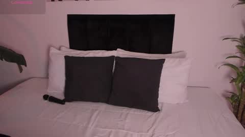 Snapshot of izzy_vega chatting on 10.14.25 Izzy vega online show from 10.14.25