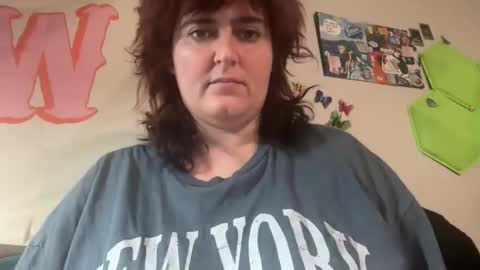 Snapshot of izzyishottttt chatting on 10.26.25 izzyishottttt online show from 10.26.25