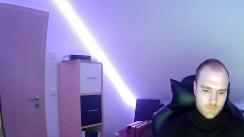 here4y online show from 02.04.25