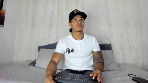 i am juan musiry independent model  online show from 02.11.25