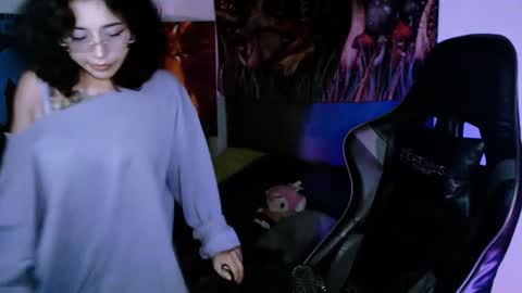 Snapshot of jaadee18 chatting on 11.18.25 jade 18 online show from 11.18.25