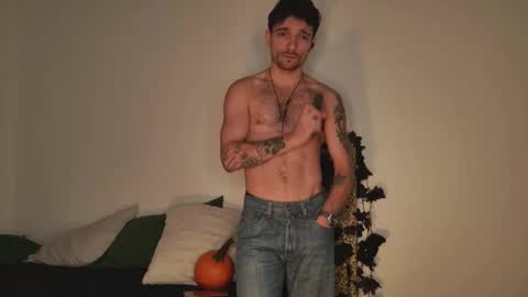 Snapshot of jackdesfeux chatting on 10.08.25 Jack online show from 10.08.25