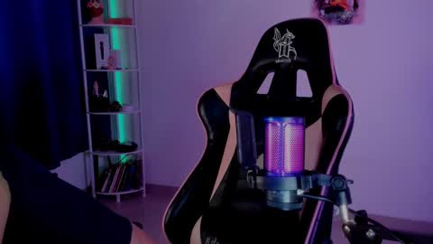 Linda Sofia help me get to 100 thumbs up online show from 01.08.25