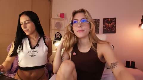 Linda Sofia help me get to 100 thumbs up online show from 11.03.25