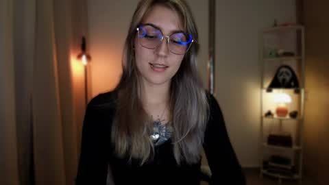 Snapshot of jacky_croft chatting on 04.05.26 Linda Sofia help me get to 100 thumbs up online show from 04.05.26