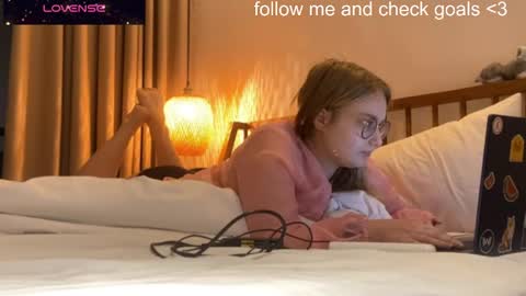 Snapshot of jacywinslat chatting on 12.14.25 jacywinslat online show from 12.14.25