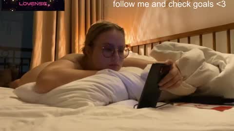 Snapshot of jacywinslat chatting on 12.19.25 jacywinslat online show from 12.19.25