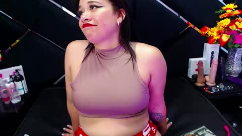 Snapshot of jade_brown_ chatting on 01.08.25 Jade online show from 01.08.25