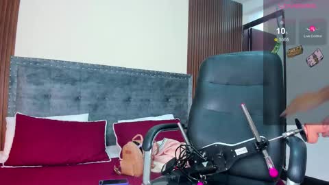 Snapshot of jade_scarllet chatting on 02.12.26 karlla scarlet online show from 02.12.26