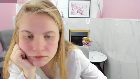 Snapshot of jade_soft chatting on 12.19.24 Jade online show from 12.19.24