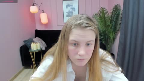 Snapshot of jade_soft chatting on 02.05.25 Jade online show from 02.05.25