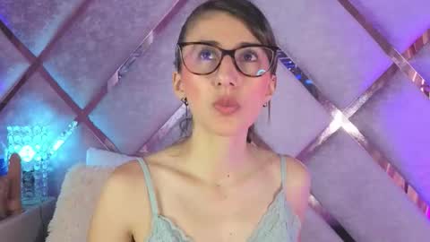 jade white  online show from 02.05.26