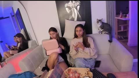 Snapshot of jade_ws chatting on 10.16.25 Jade online show from 10.16.25