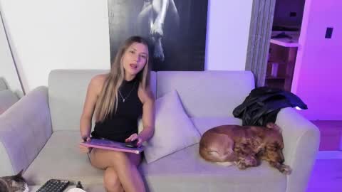 Snapshot of jade_ws chatting on 11.26.25 Jade online show from 11.26.25