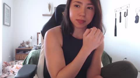 Jade Love online show from 01.20.25